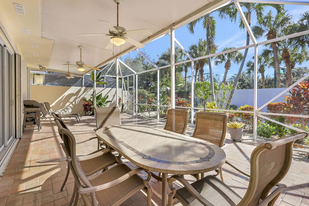 Activo con contrato: $699,000 (3 camas, 3 baños, 2024 Pies cuadrados)