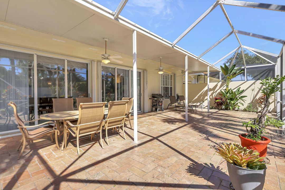 Activo con contrato: $699,000 (3 camas, 3 baños, 2024 Pies cuadrados)