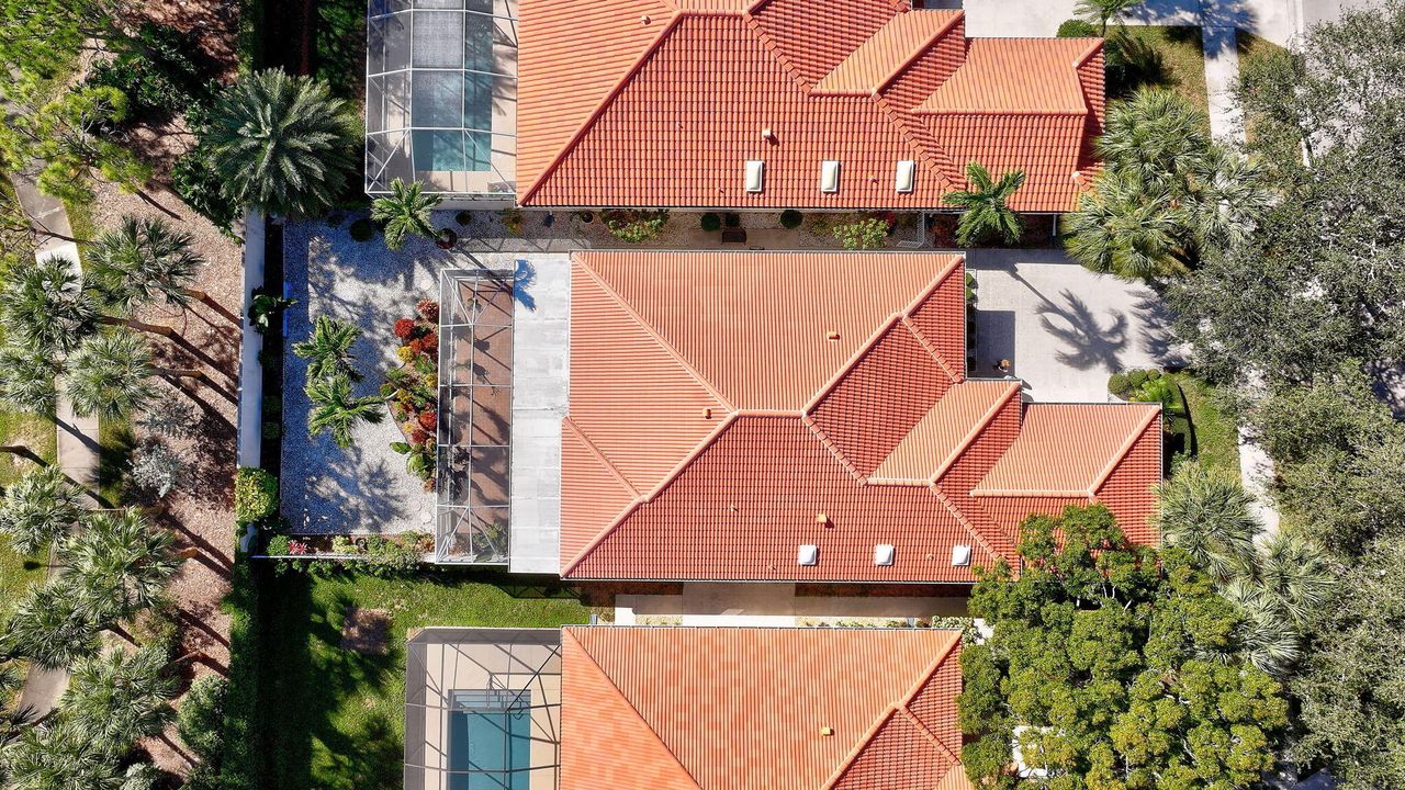 Activo con contrato: $699,000 (3 camas, 3 baños, 2024 Pies cuadrados)