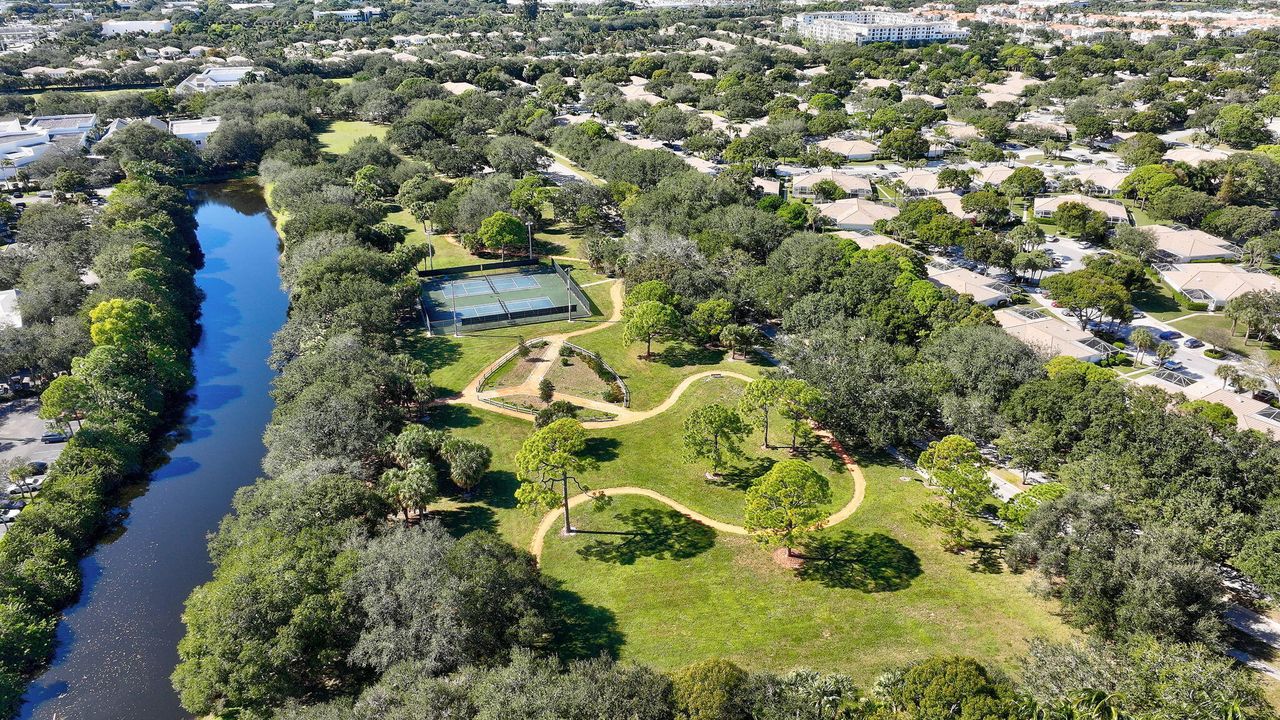 Activo con contrato: $699,000 (3 camas, 3 baños, 2024 Pies cuadrados)