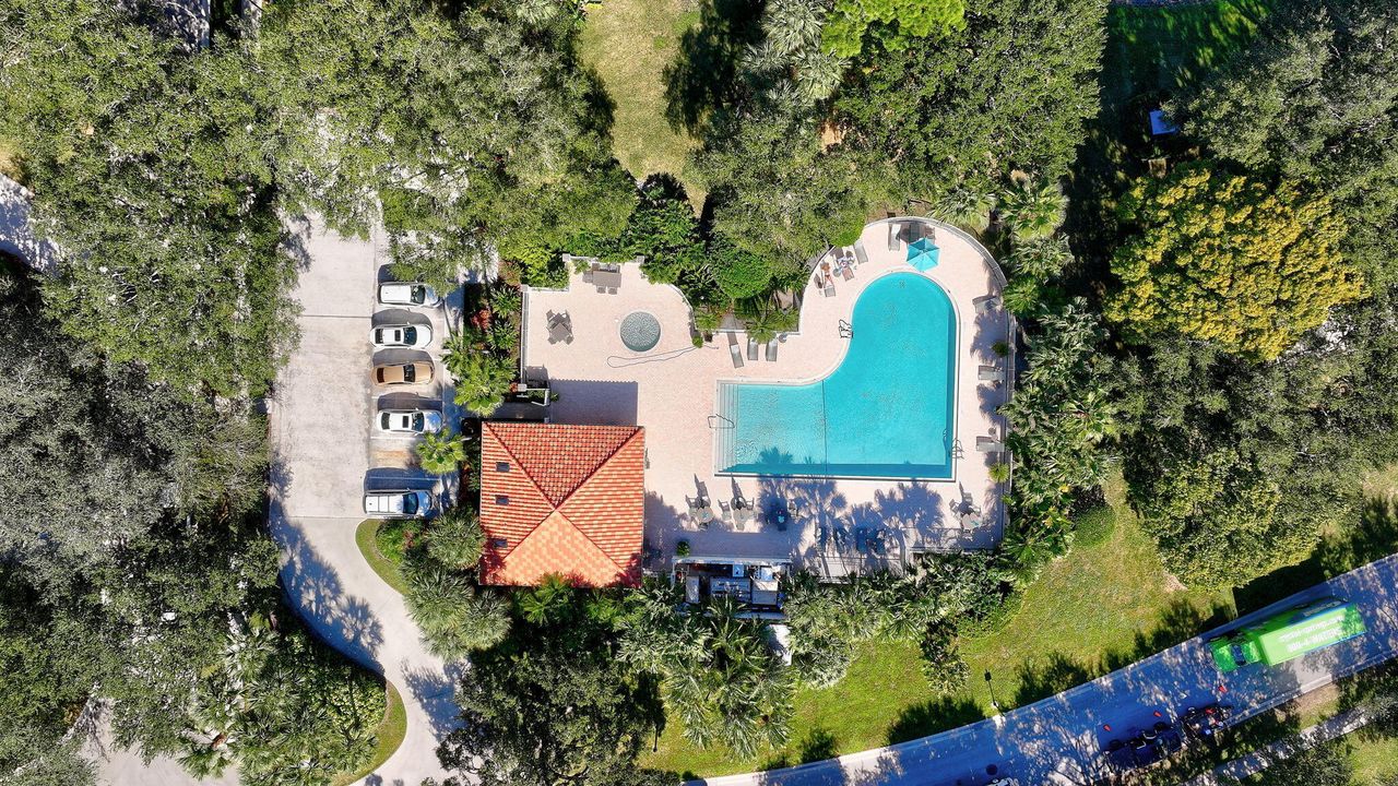 Activo con contrato: $699,000 (3 camas, 3 baños, 2024 Pies cuadrados)