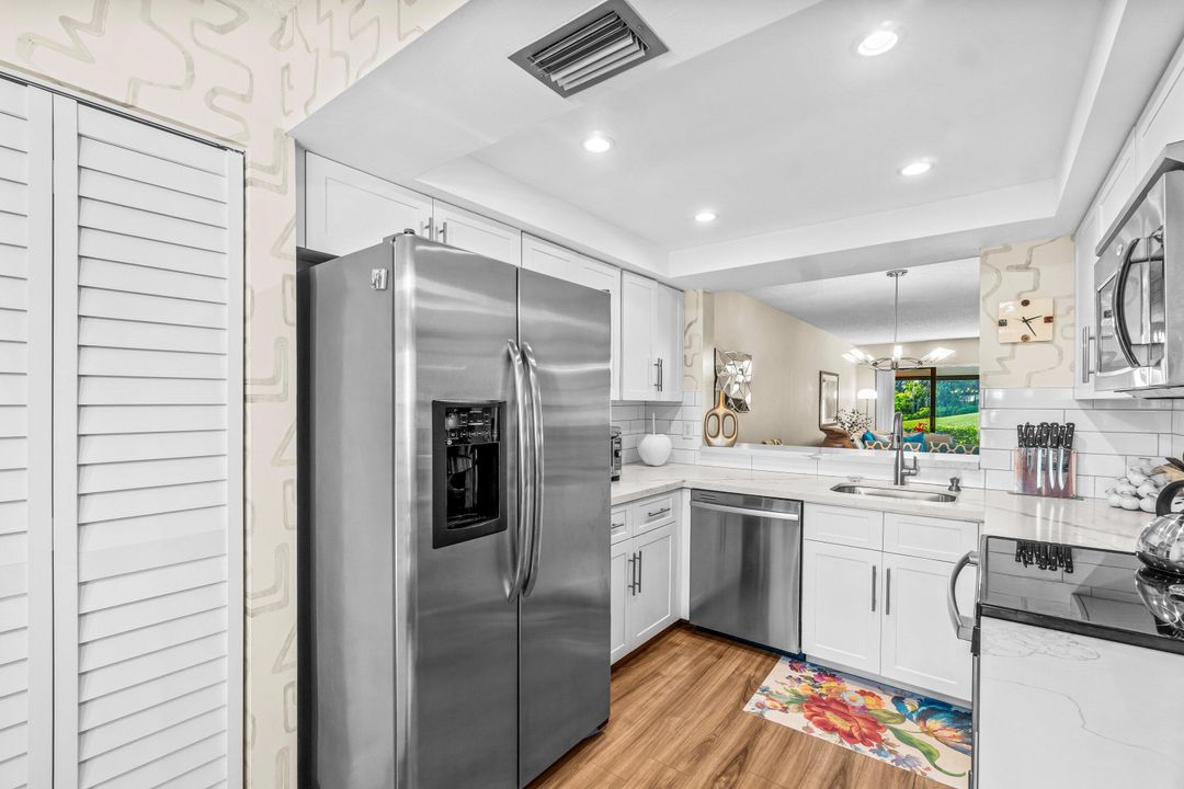 合同活跃: $325,000 (2 贝兹, 2 浴室, 1435 平方英尺)