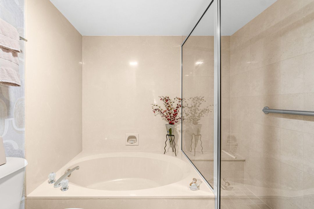 合同活跃: $325,000 (2 贝兹, 2 浴室, 1435 平方英尺)