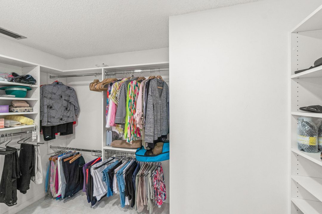 合同活跃: $325,000 (2 贝兹, 2 浴室, 1435 平方英尺)