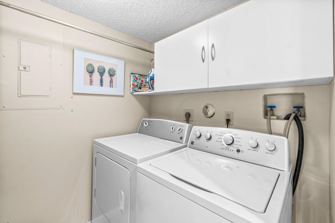 合同活跃: $325,000 (2 贝兹, 2 浴室, 1435 平方英尺)