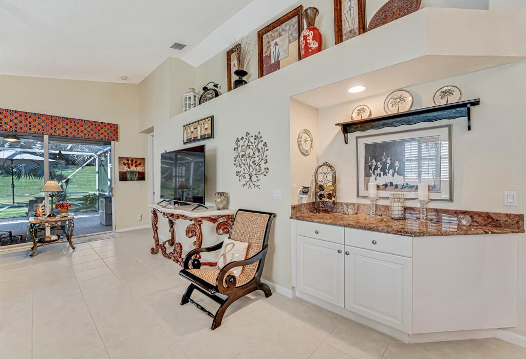 For Sale: $475,000 (3 beds, 2 baths, 1617 Square Feet)