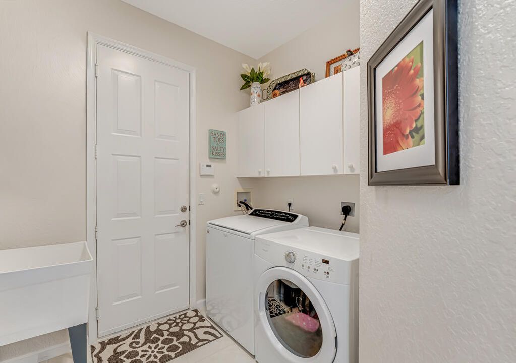 For Sale: $475,000 (3 beds, 2 baths, 1617 Square Feet)