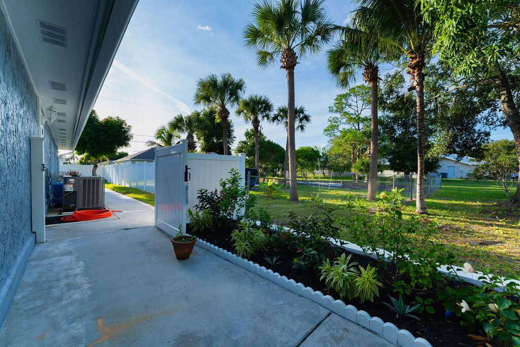 For Sale: $475,000 (4 beds, 2 baths, 1914 Square Feet)