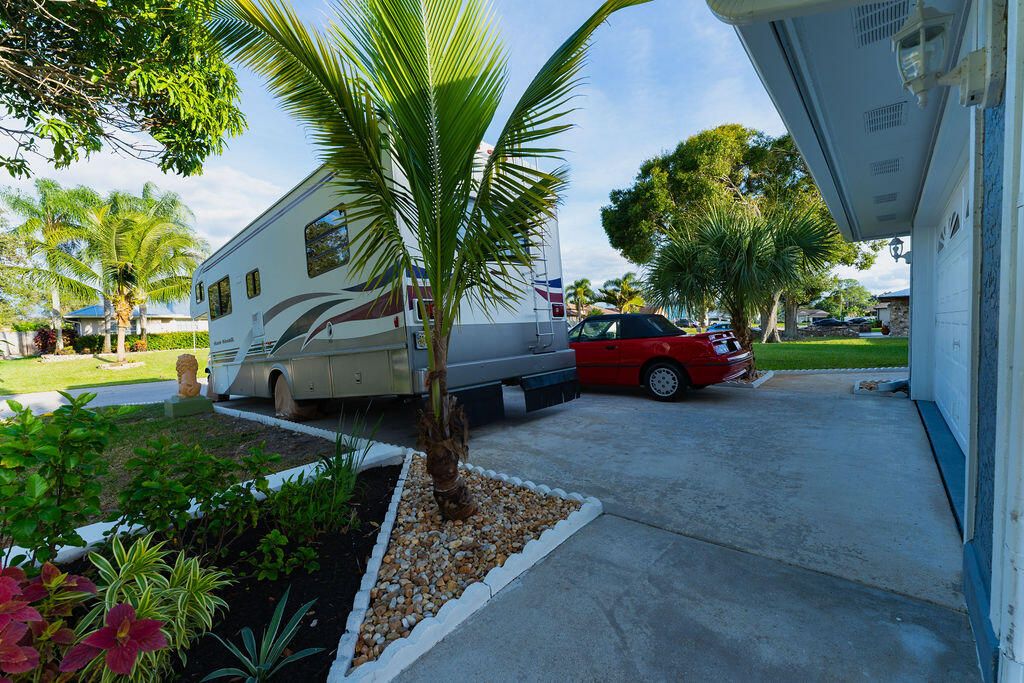 For Sale: $475,000 (4 beds, 2 baths, 1914 Square Feet)