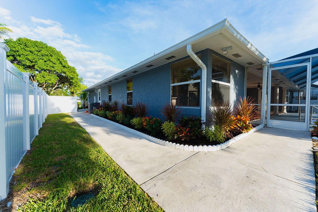 For Sale: $475,000 (4 beds, 2 baths, 1914 Square Feet)