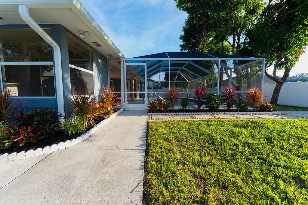 For Sale: $475,000 (4 beds, 2 baths, 1914 Square Feet)