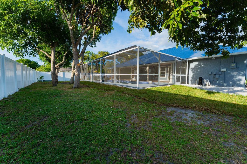 For Sale: $475,000 (4 beds, 2 baths, 1914 Square Feet)