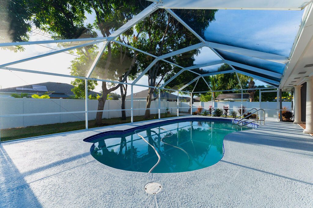 For Sale: $475,000 (4 beds, 2 baths, 1914 Square Feet)