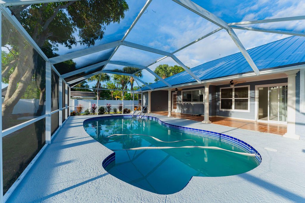 For Sale: $475,000 (4 beds, 2 baths, 1914 Square Feet)