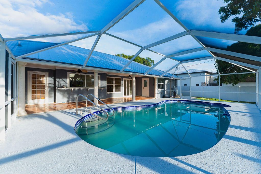 For Sale: $475,000 (4 beds, 2 baths, 1914 Square Feet)