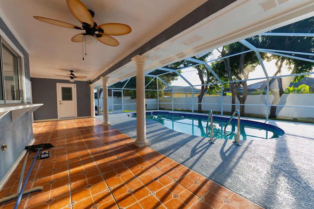 For Sale: $475,000 (4 beds, 2 baths, 1914 Square Feet)