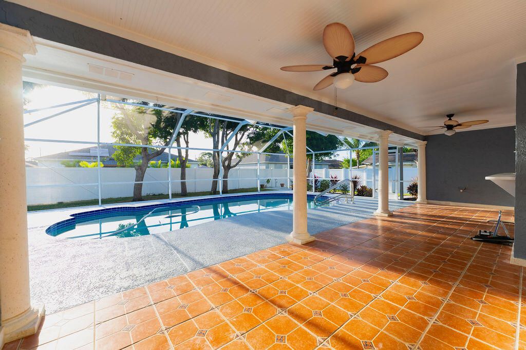 For Sale: $475,000 (4 beds, 2 baths, 1914 Square Feet)