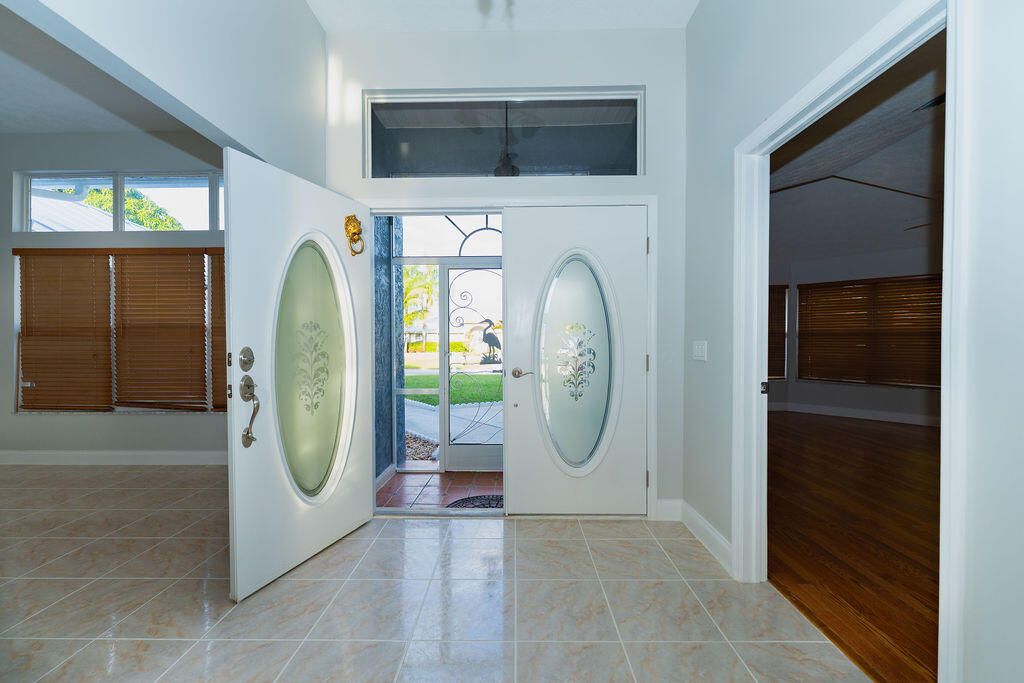 For Sale: $475,000 (4 beds, 2 baths, 1914 Square Feet)