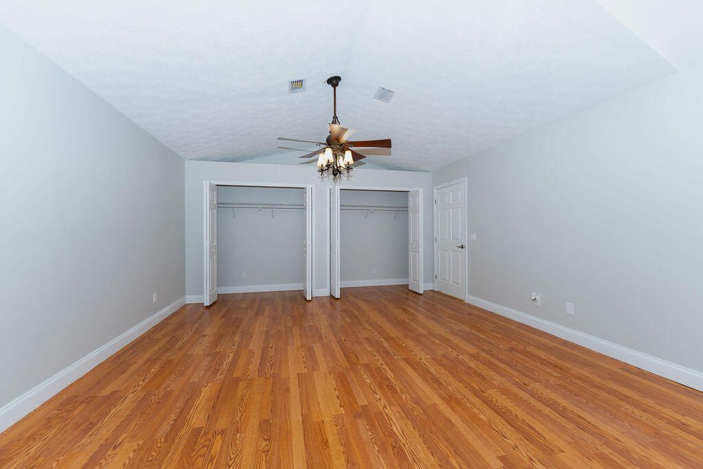 For Sale: $475,000 (4 beds, 2 baths, 1914 Square Feet)