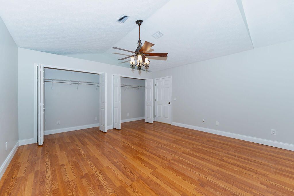 For Sale: $475,000 (4 beds, 2 baths, 1914 Square Feet)