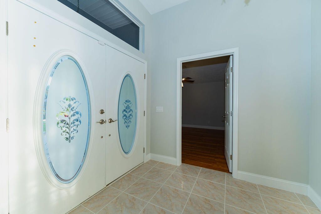 For Sale: $475,000 (4 beds, 2 baths, 1914 Square Feet)