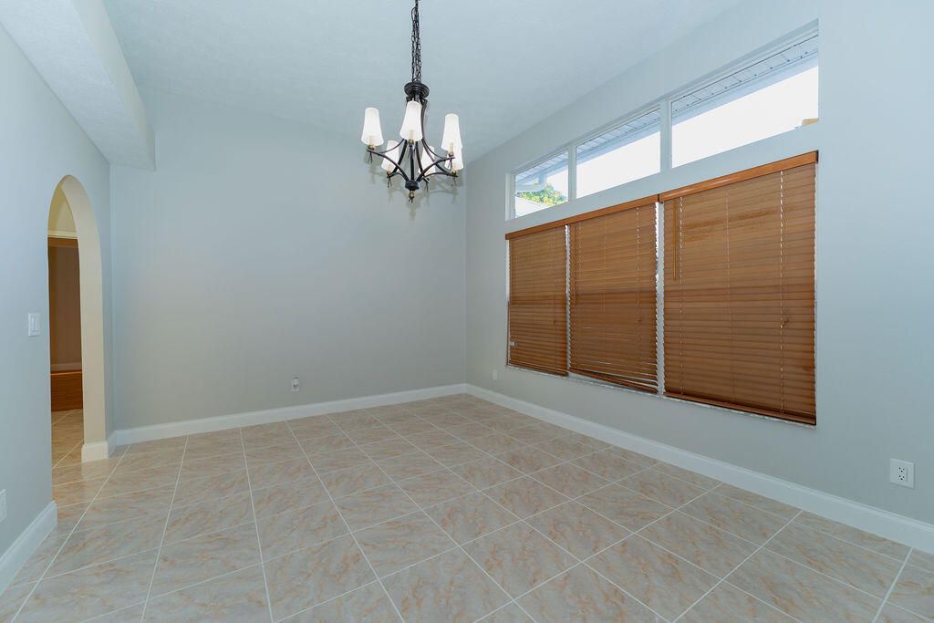 For Sale: $475,000 (4 beds, 2 baths, 1914 Square Feet)