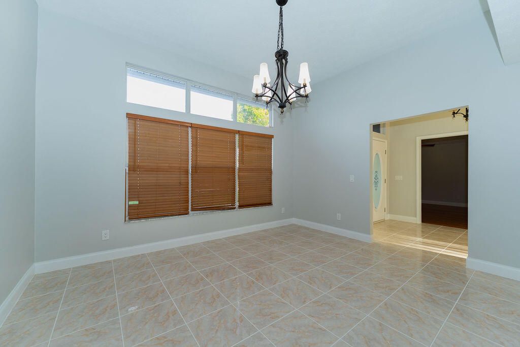 For Sale: $475,000 (4 beds, 2 baths, 1914 Square Feet)