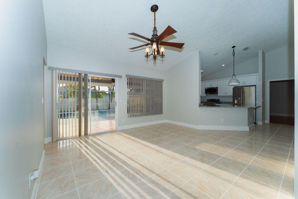 For Sale: $475,000 (4 beds, 2 baths, 1914 Square Feet)