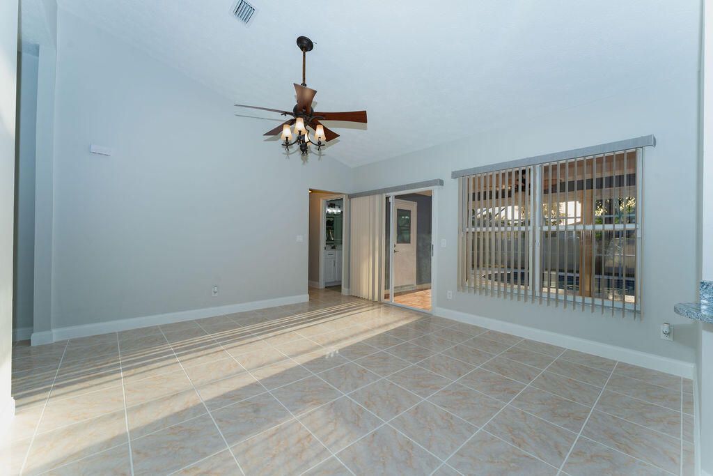 For Sale: $475,000 (4 beds, 2 baths, 1914 Square Feet)