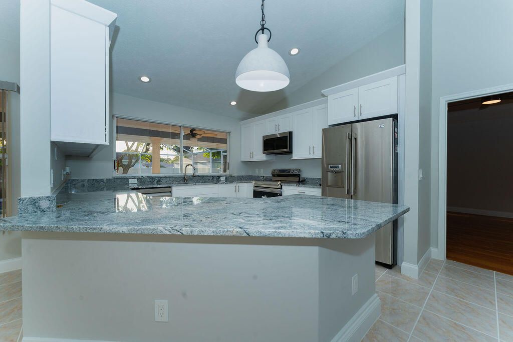 For Sale: $475,000 (4 beds, 2 baths, 1914 Square Feet)