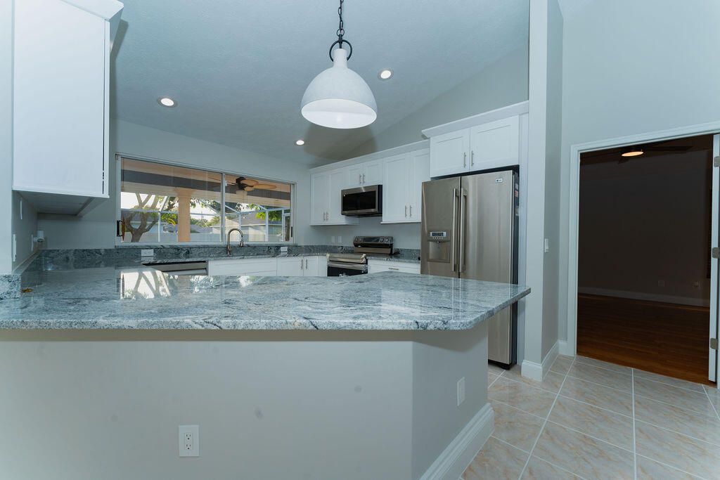 For Sale: $475,000 (4 beds, 2 baths, 1914 Square Feet)