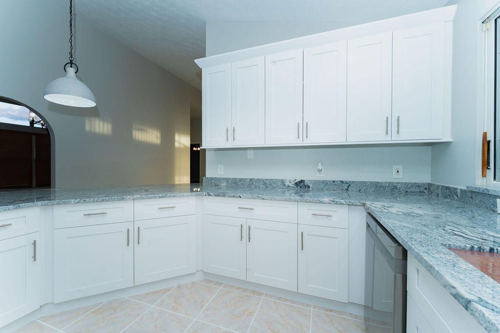 For Sale: $475,000 (4 beds, 2 baths, 1914 Square Feet)