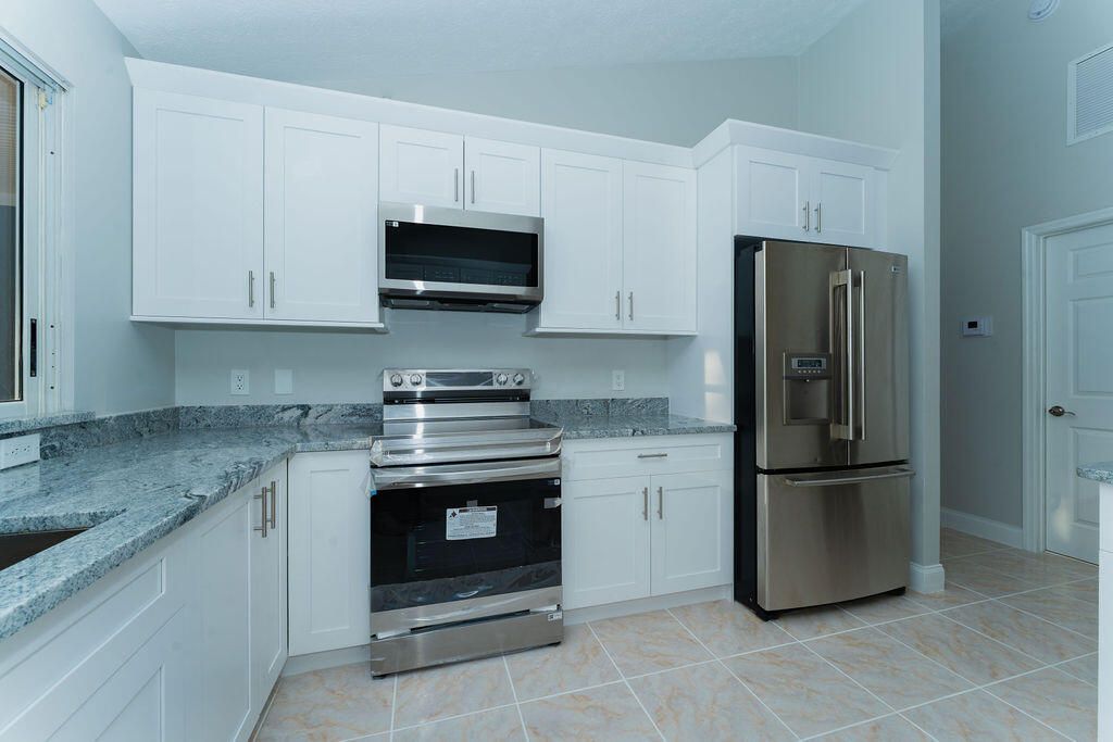 For Sale: $475,000 (4 beds, 2 baths, 1914 Square Feet)