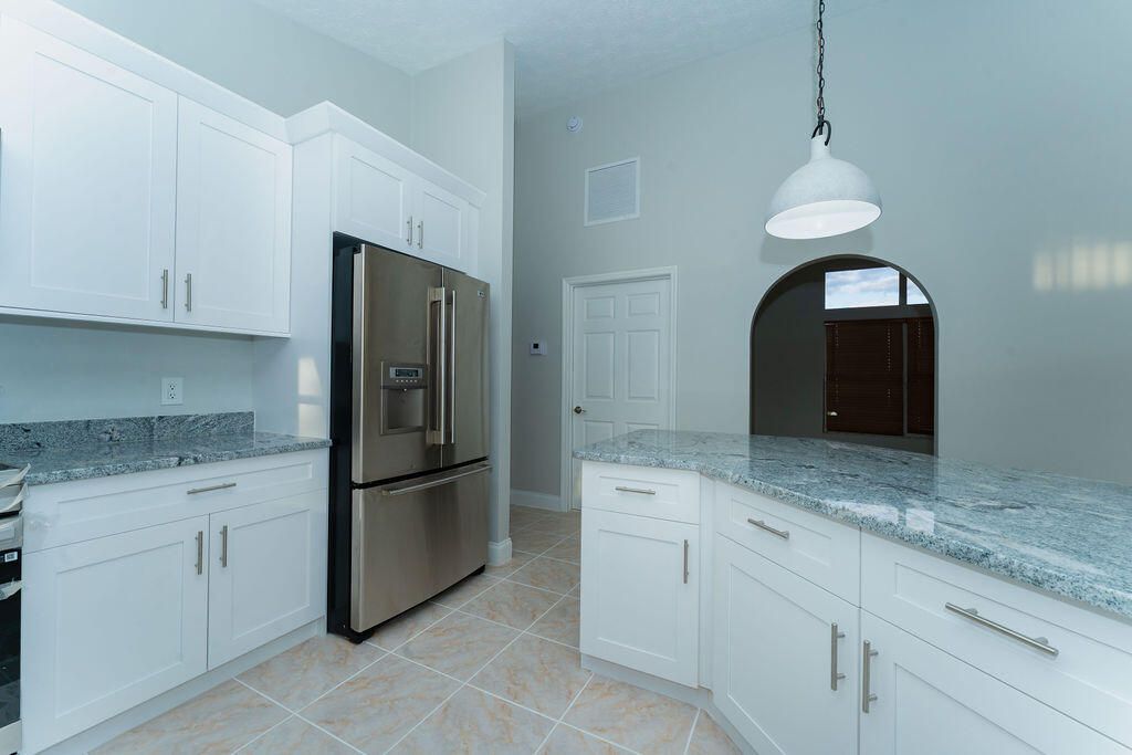 For Sale: $475,000 (4 beds, 2 baths, 1914 Square Feet)