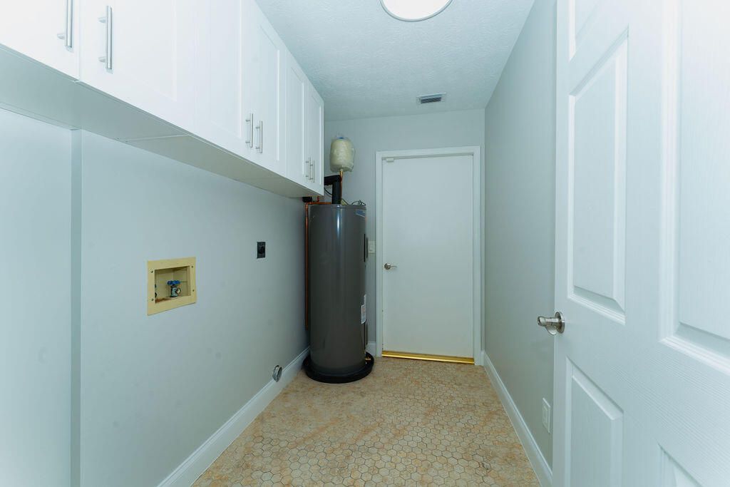 For Sale: $475,000 (4 beds, 2 baths, 1914 Square Feet)