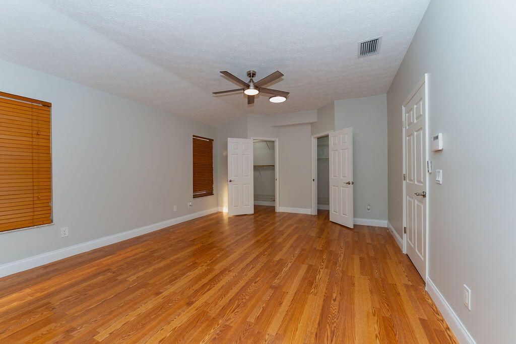 For Sale: $475,000 (4 beds, 2 baths, 1914 Square Feet)