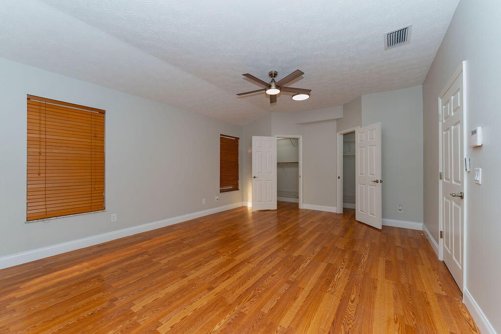 For Sale: $475,000 (4 beds, 2 baths, 1914 Square Feet)