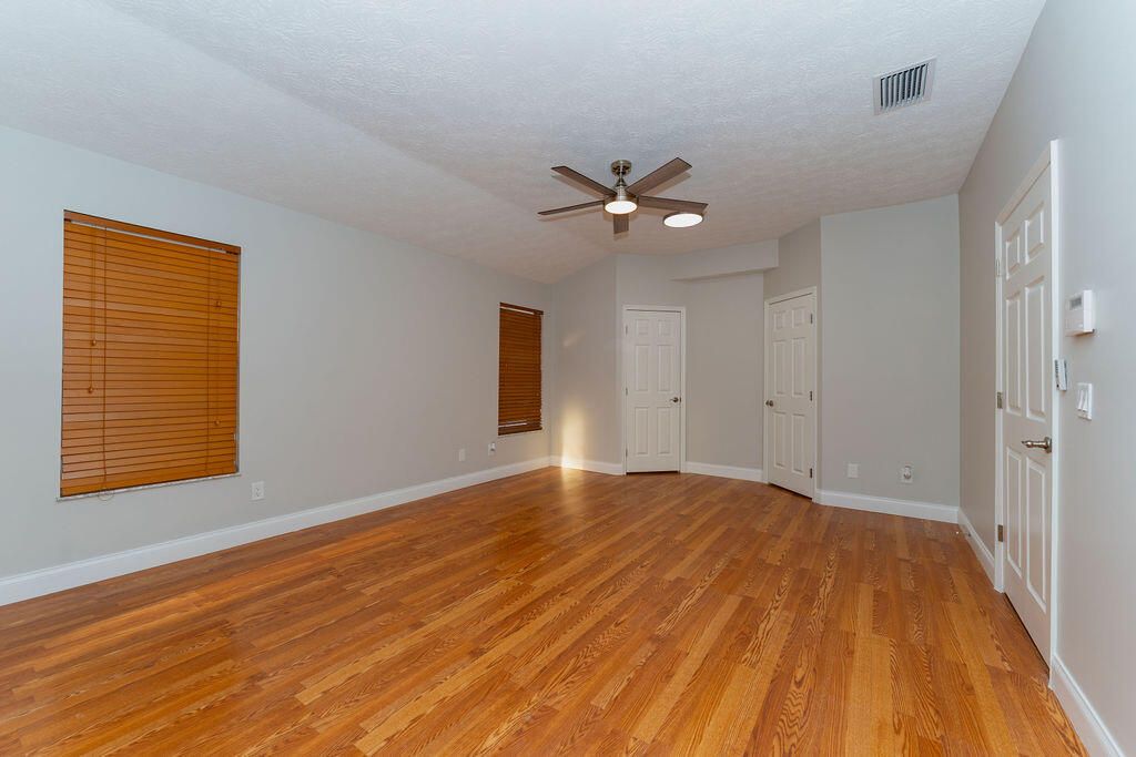 For Sale: $475,000 (4 beds, 2 baths, 1914 Square Feet)