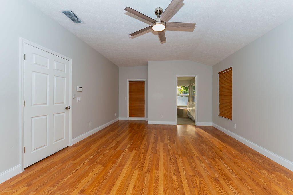 For Sale: $475,000 (4 beds, 2 baths, 1914 Square Feet)