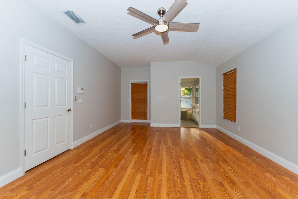 For Sale: $475,000 (4 beds, 2 baths, 1914 Square Feet)