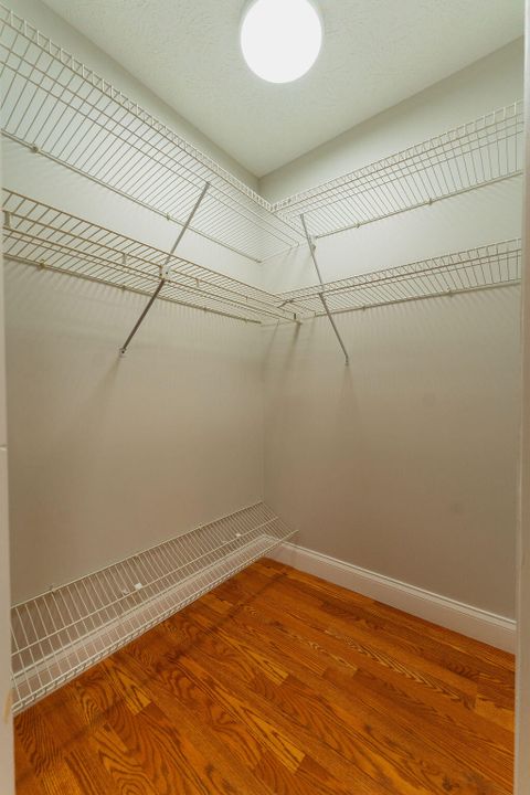 For Sale: $475,000 (4 beds, 2 baths, 1914 Square Feet)