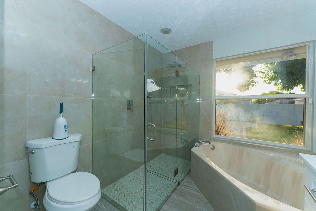 For Sale: $475,000 (4 beds, 2 baths, 1914 Square Feet)