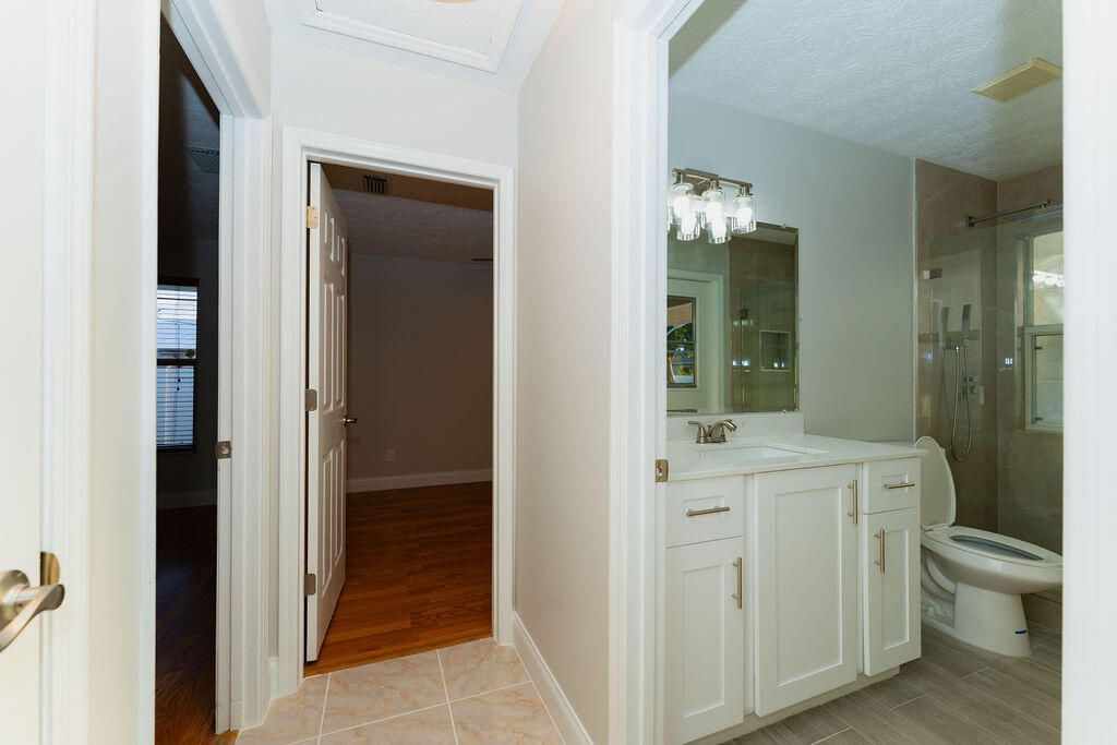 For Sale: $475,000 (4 beds, 2 baths, 1914 Square Feet)