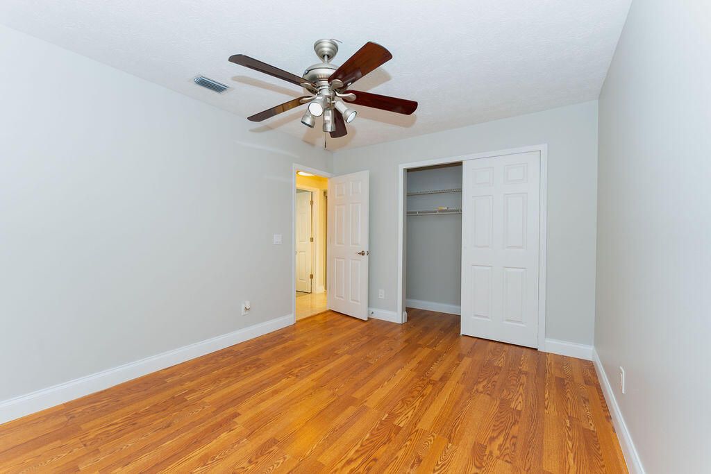 For Sale: $475,000 (4 beds, 2 baths, 1914 Square Feet)