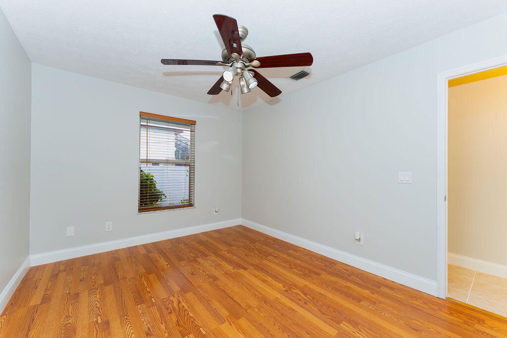 For Sale: $475,000 (4 beds, 2 baths, 1914 Square Feet)