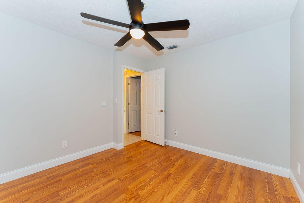 For Sale: $475,000 (4 beds, 2 baths, 1914 Square Feet)