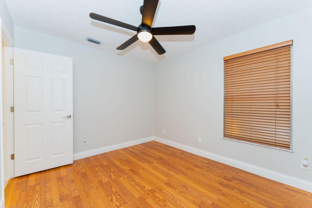 For Sale: $475,000 (4 beds, 2 baths, 1914 Square Feet)