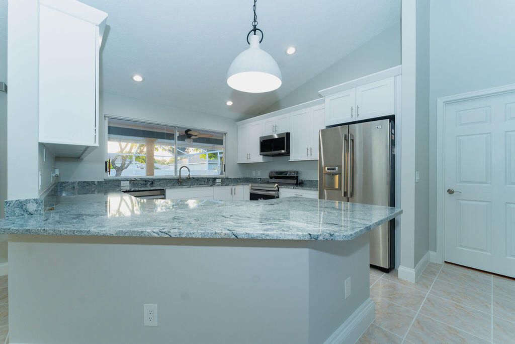 For Sale: $475,000 (4 beds, 2 baths, 1914 Square Feet)