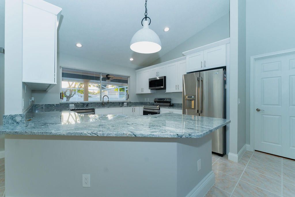 For Sale: $475,000 (4 beds, 2 baths, 1914 Square Feet)