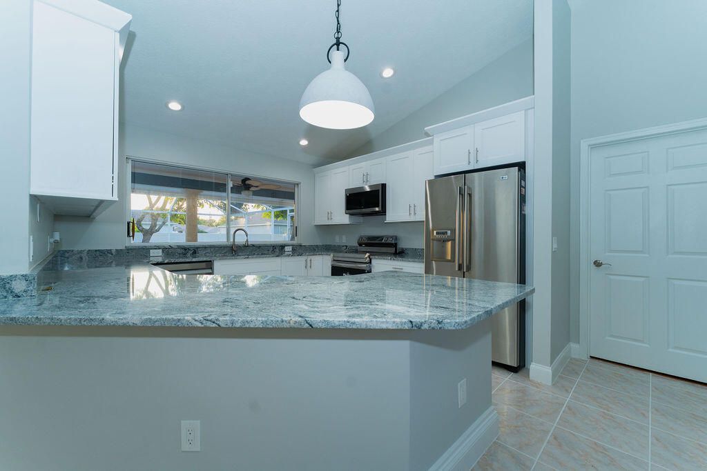 For Sale: $475,000 (4 beds, 2 baths, 1914 Square Feet)